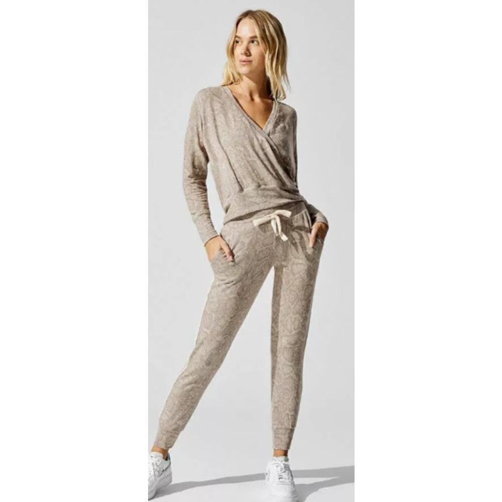 Sundry 3/Large Snake Print Wrap Sweater Top Tan V Neck Long Sleeves Stretch